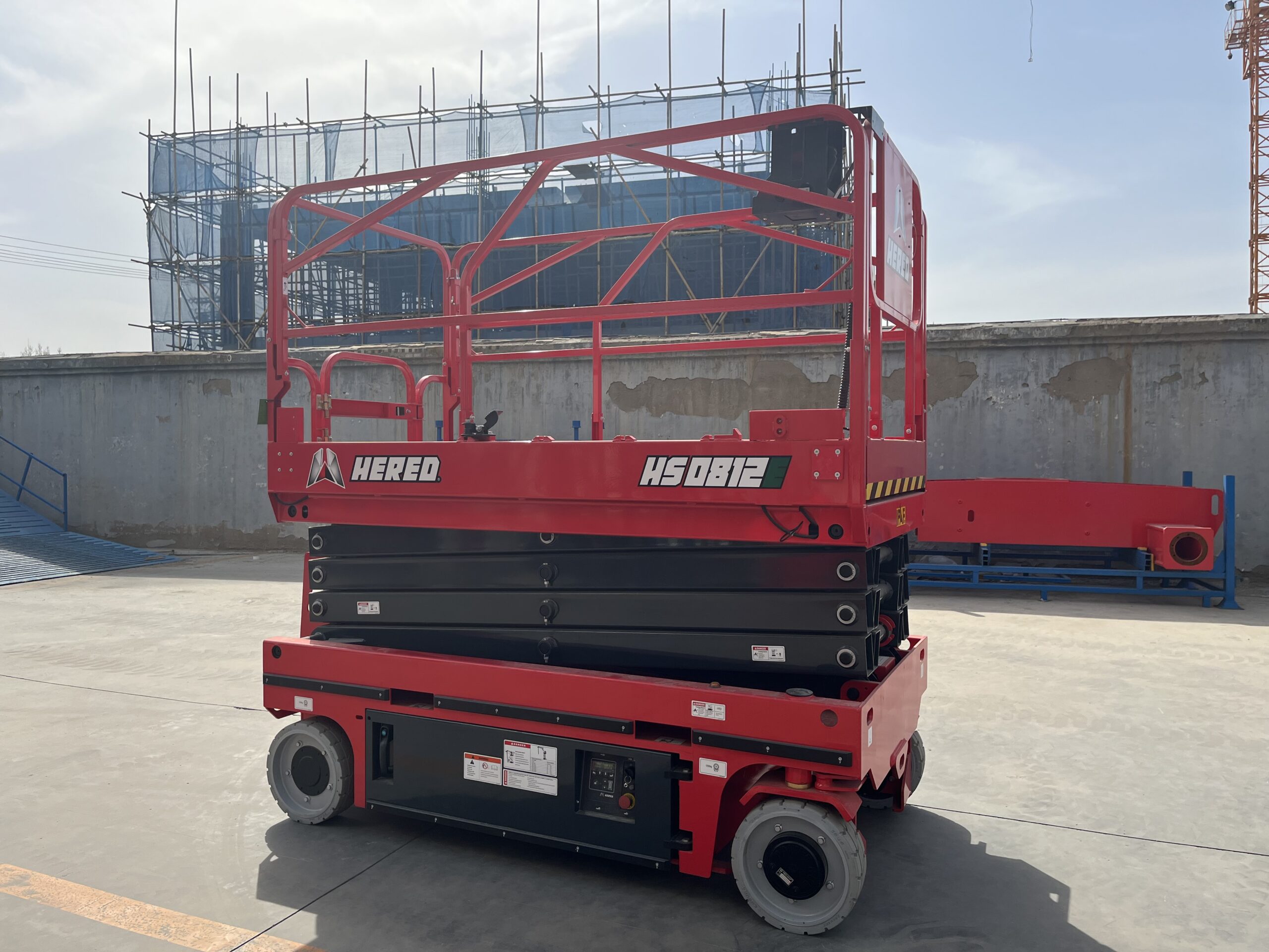 Red HERED HS0812E electric slab scissor lift in stowed position