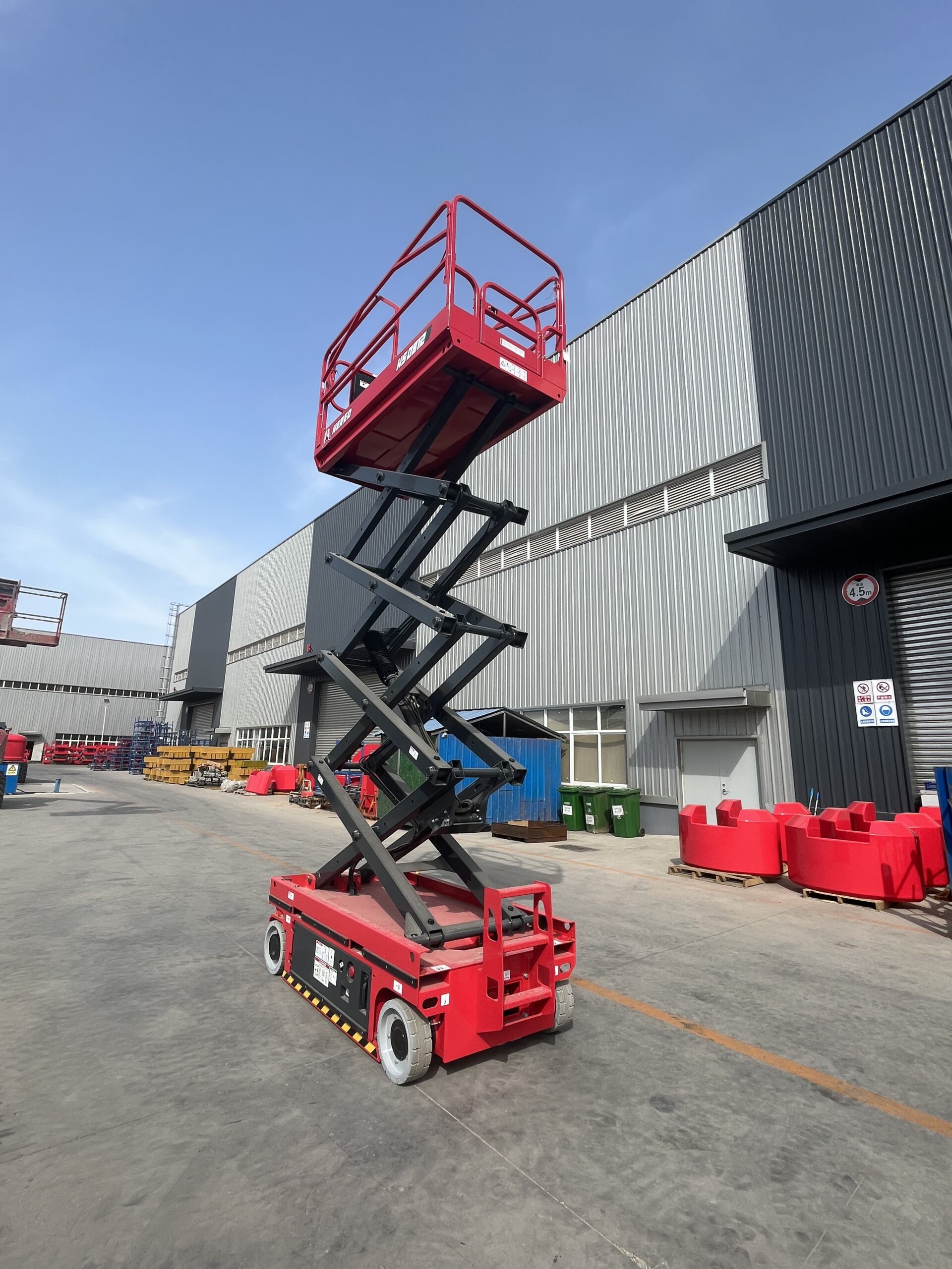 Red HERED HS0812E electric slab scissor lift in stowed position
